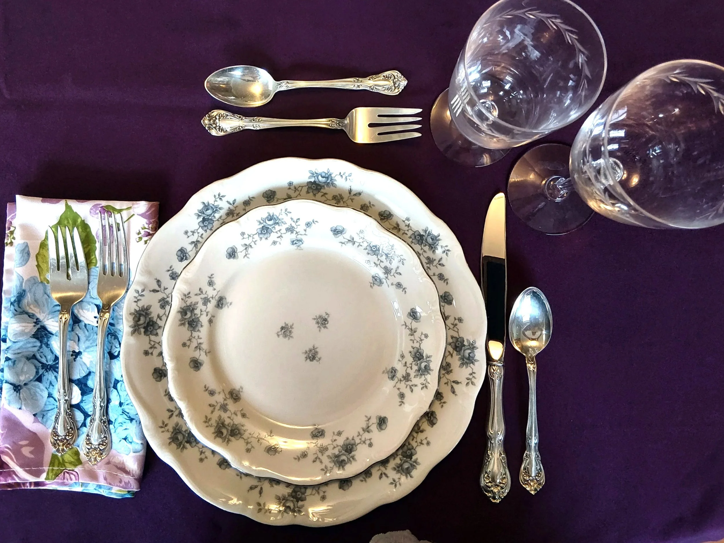 How to Set a Formal Place Setting for Your Murder Mystery Dinner Party