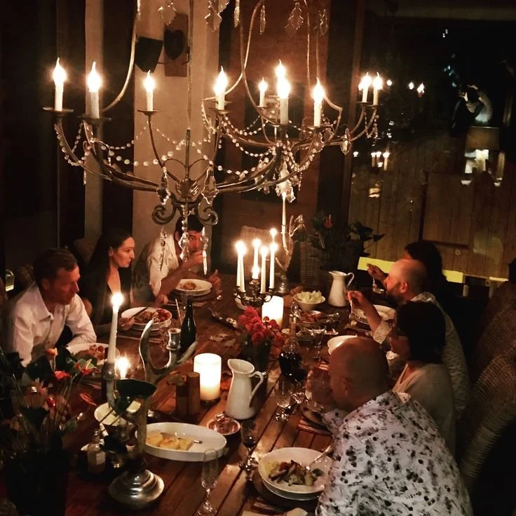 5 Reasons a Murder Mystery Party Beats Every Other Dinner Party