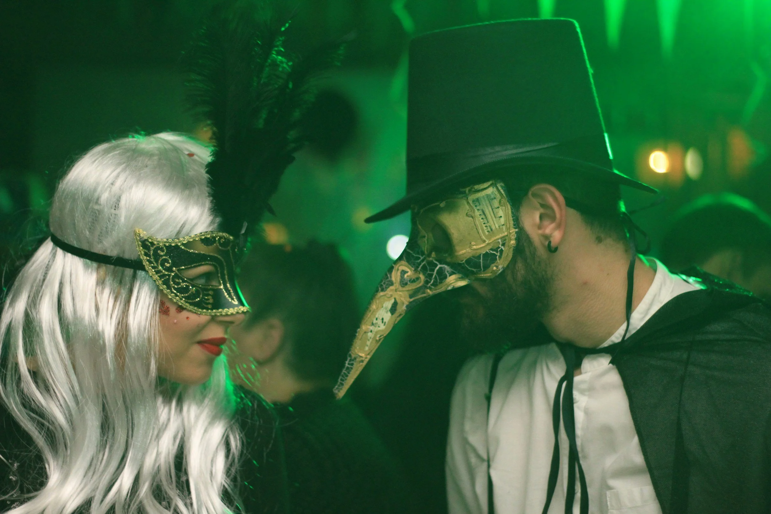 What to Wear to a Murder Mystery Dinner Party