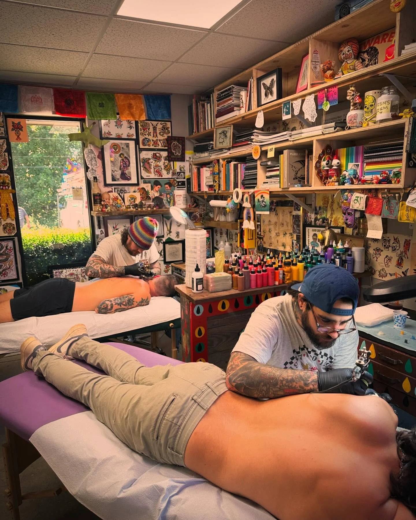 EAGLE BEATS CROSS AGAIN thank you Mason for always getting fun tattoos!!! @sweetandsourtattoo @amigosmfg @kingpintattoosupply #kingpintattoosupply