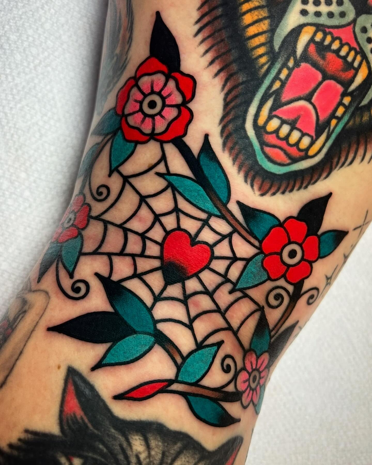 Drawn on heart and accoutrements for Kelly in the knee ditch, YEOUUUUUUUUCH! Thank you Kelly!! @sweetandsourtattoo @amigosmfg @kingpintattoosupply #kingpintattoosupply