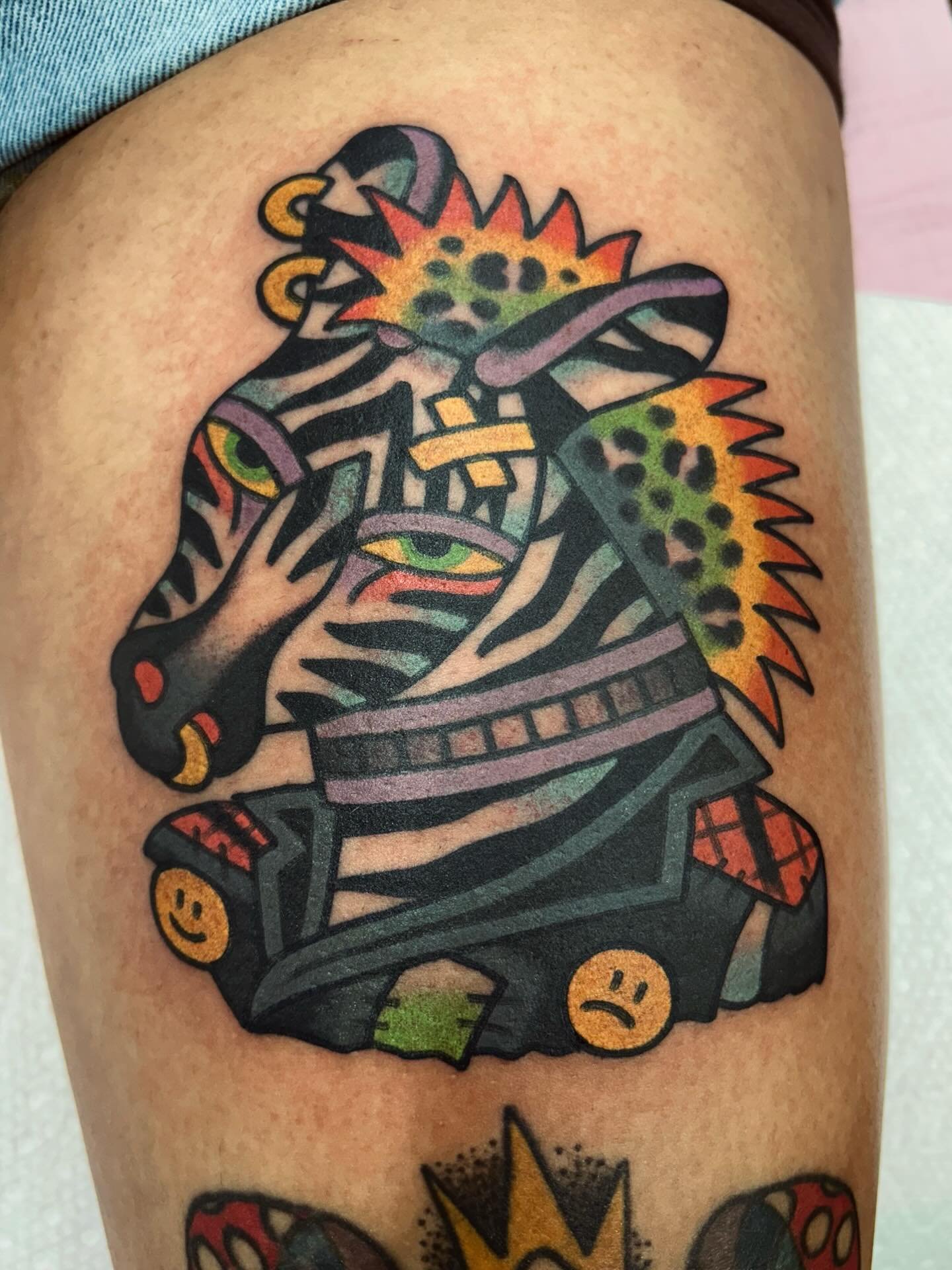 ELM FEST DAY TWO!! Had the time of my LIFE tattooing alongside two amazing tattooers, @miles.tattoo and @ollyfurze, and finishing the day playing mini golf with Miles and Olly and @christopherscott_365 and @christianlain at the @oliverpecker compound