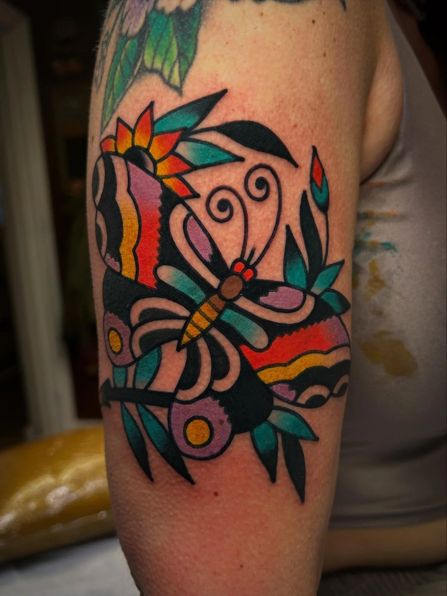 A fresh&rsquo;un and a healed&rsquo;un for Haley!! Thanks again Haley!! Tattooed at @sweetandsourtattoo with @amigosmfg coil machines and @kingpintattoosupply needles and steel tubes 😊😊😊