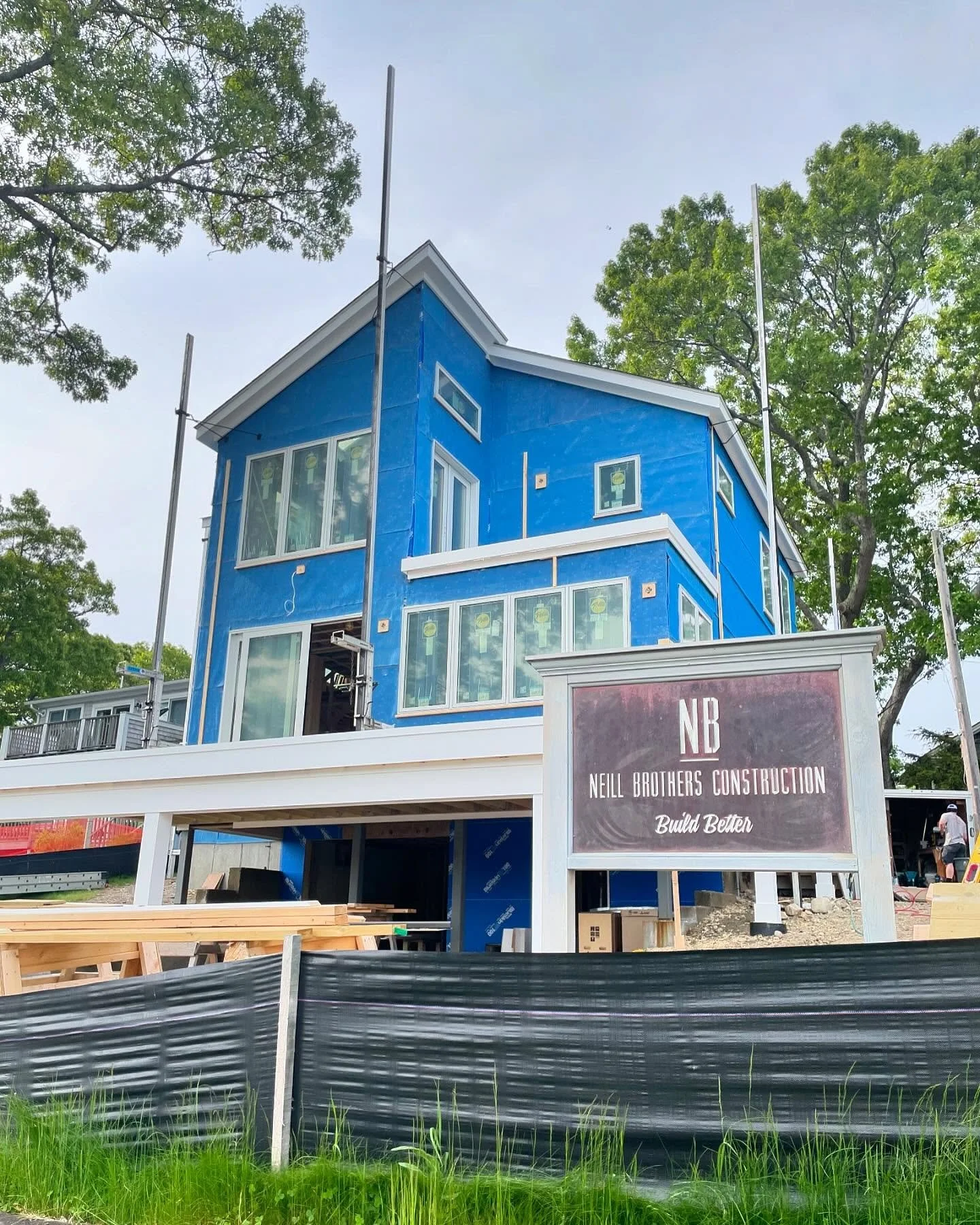 On Salt Pond this summer? Keep an eye out for the NB team bringing this house to life! 😎☀️🚤⛵️