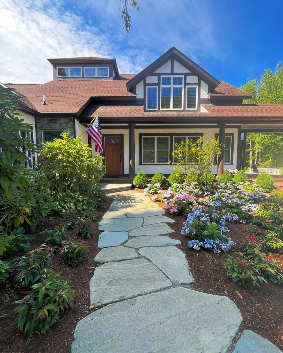 A nod to our #jamestownri Tudor style addition and renovation. Masonry, landscape and some @neillbros craftsmanship revived this property to serve this family for generations to come 🌿

#tudor #tudorstyle #contractorsofri #rhodeisland #coastalrhodei