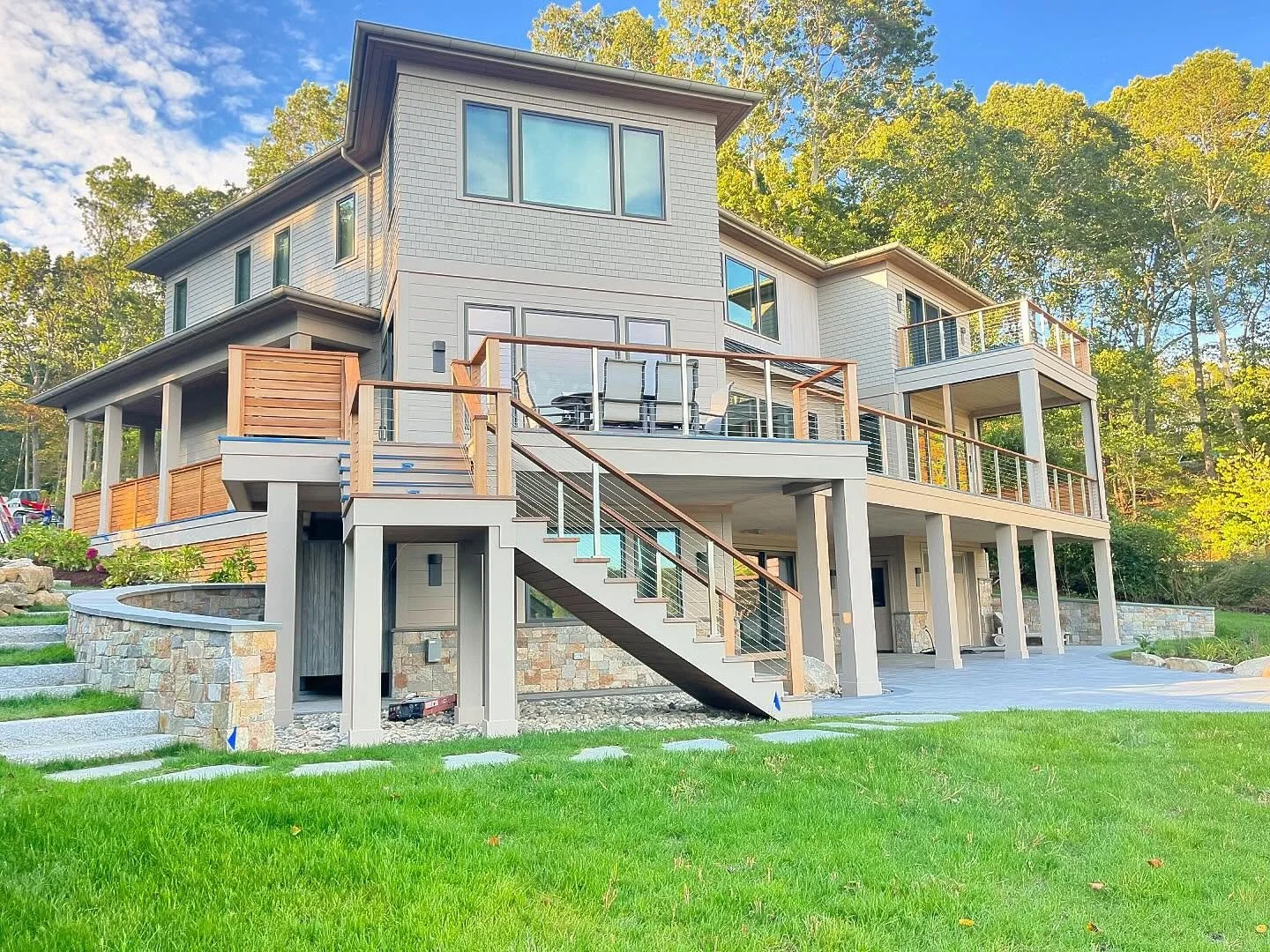 On the hill she sits, over the water she looks. The pond house. 🌊🌳🌲🚣🚤☀️☀️

Absolutely stunning display of attention to detail and devotion to craft by the NB TEAM. A luxury home on a hidden lake in South Kingstown RI built to bring a growing fam