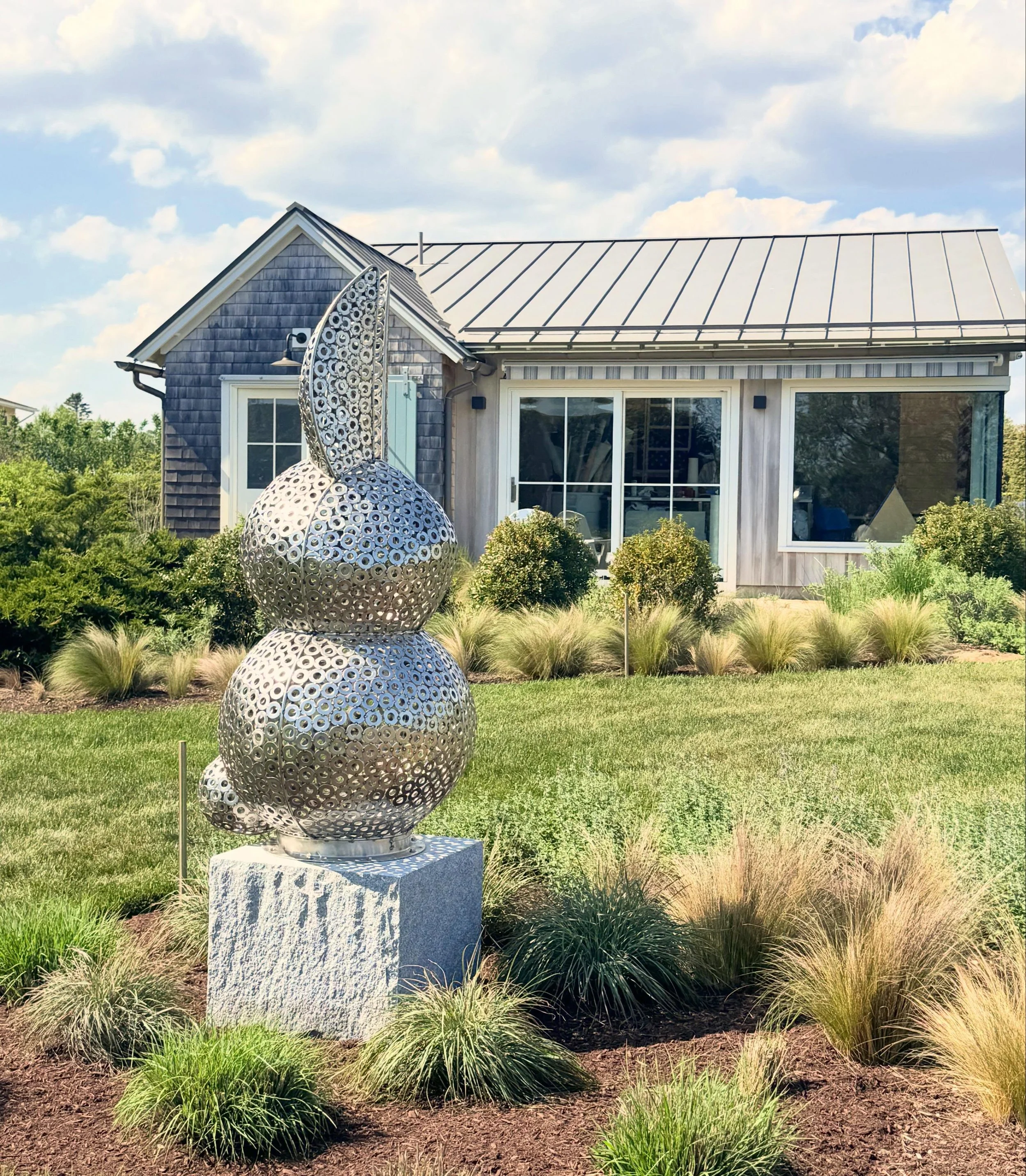 The art studio and pool house just gained a guardian bunny.

This incredible sculpture by @peterdiepenbrock now feels right at home among buildings designed and treated as works of art. Proud to have assisted with the installation of a piece that bri