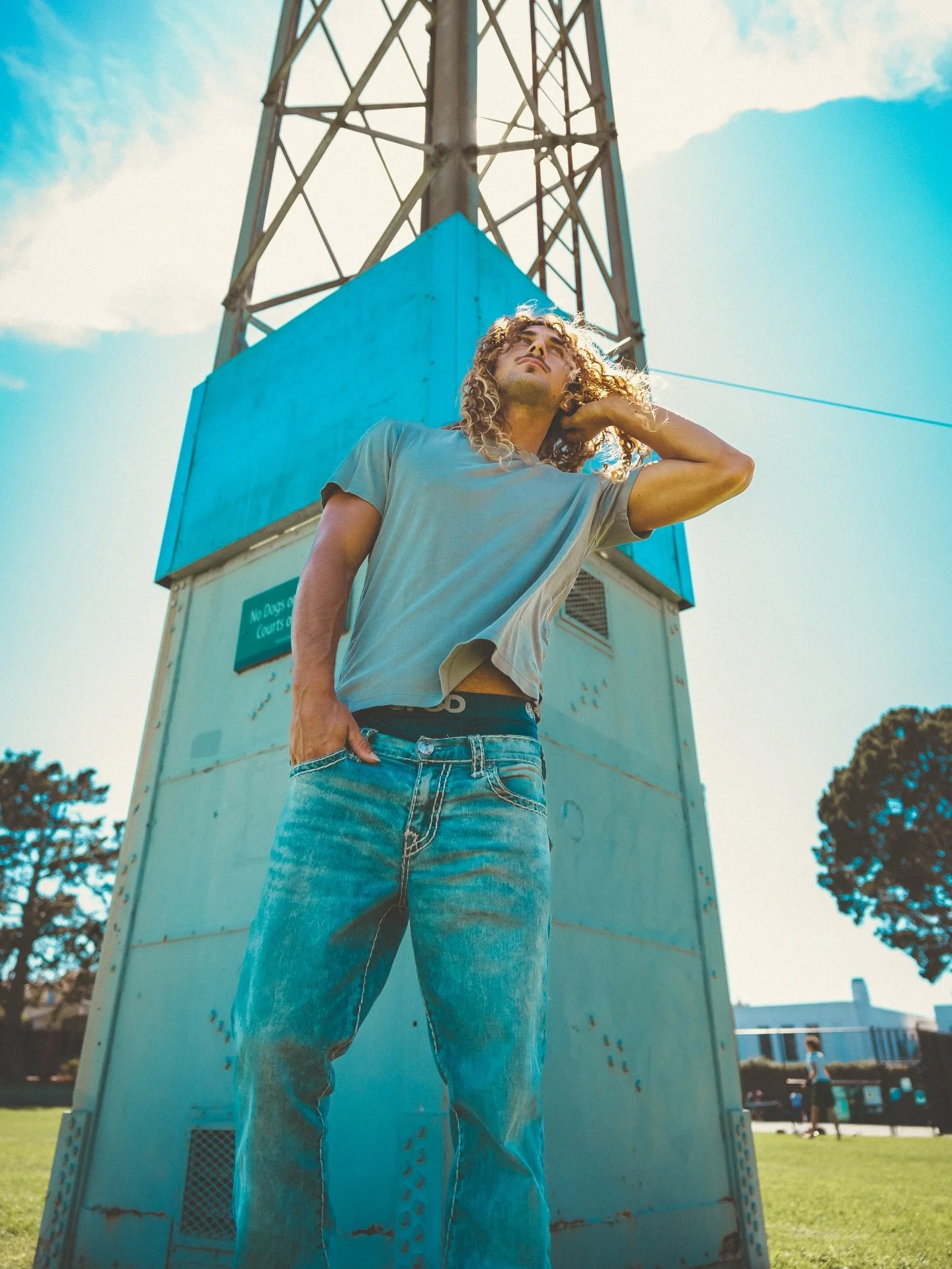 🗼🛹
. 
.
.
Model: @kadenlies 
.
.
.
.
.
.
.
.
.
.
#portraits #photography #sanfrancisco #malemodel #fall #malephotography  #mensfitness