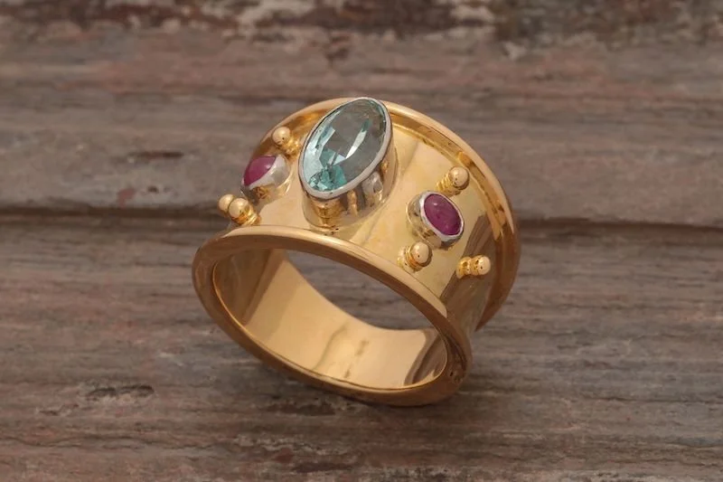 Aquamarine & Ruby Platinum-Set Ring
A sentimental favorite from the Legacy Collection, this 18K gold ring features a stunning 2-carat custom-cut aquamarine at its center, flanked by two rich ruby cabochons. The gemstones are set in pure platinum, enh