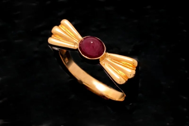 Legacy Collection Ruby Cabochon Ring
A timeless design from the Legacy Collection, this 14K gold ring centers a luminous ruby cabochon. The setting, cast and carefully assembled, highlights the deep, rich hue of the ruby while maintaining a sleek, un