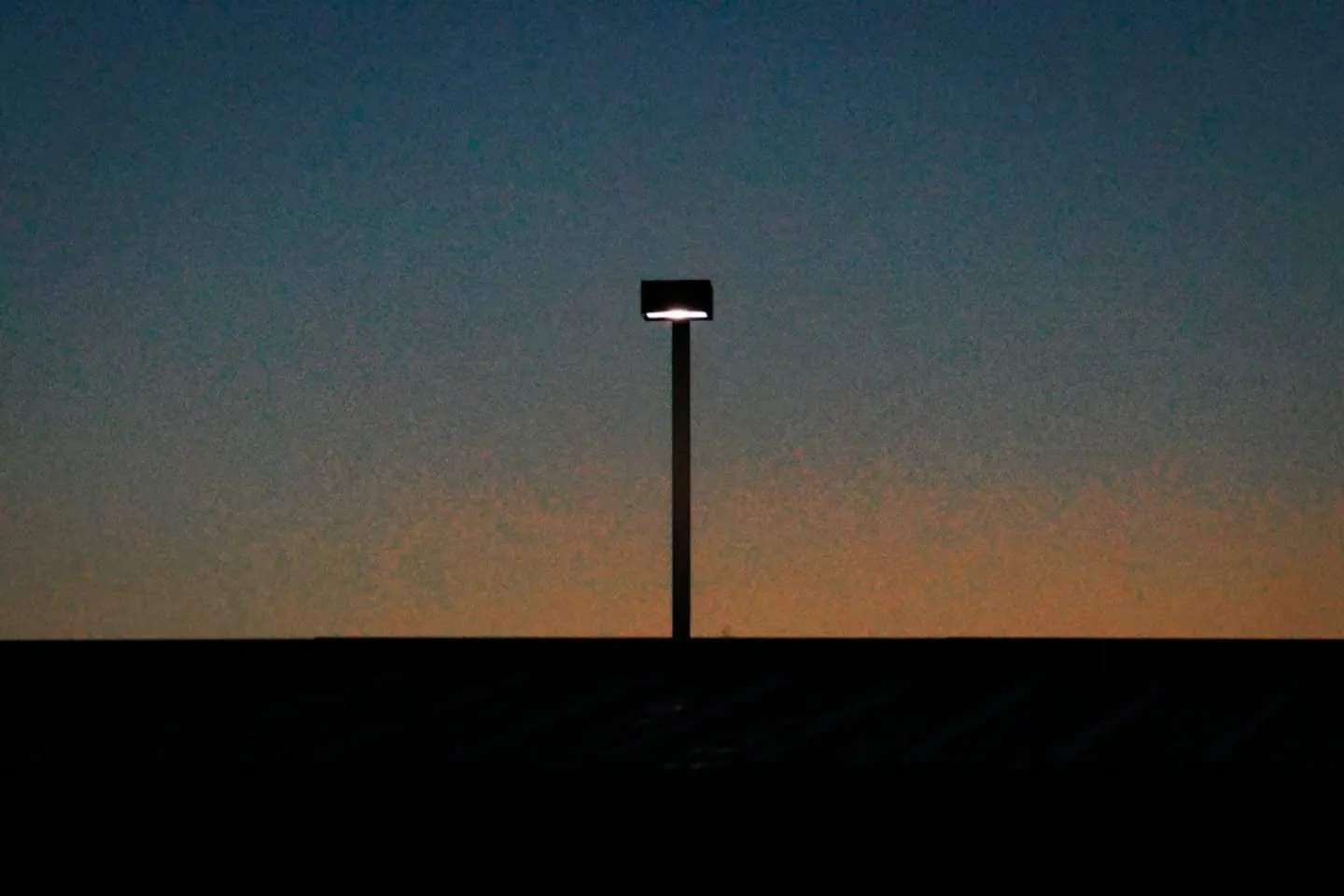 51. Balance 

Canon R7 

227mm f/5.6 1/1250 sec. 1600 ISO

#365photochallenge
#sunset 
#mothphotography