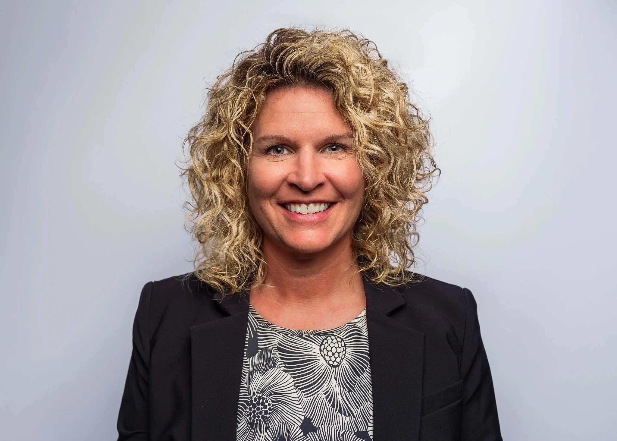 Professional headshot in Boise/eagle Idaho. Young lady with blonde hair wearing a blazer and dress shirt.photography for business professionals and entrepreneurs in Boise, Eagle, Meridian, Star, and the Treasure Valley.