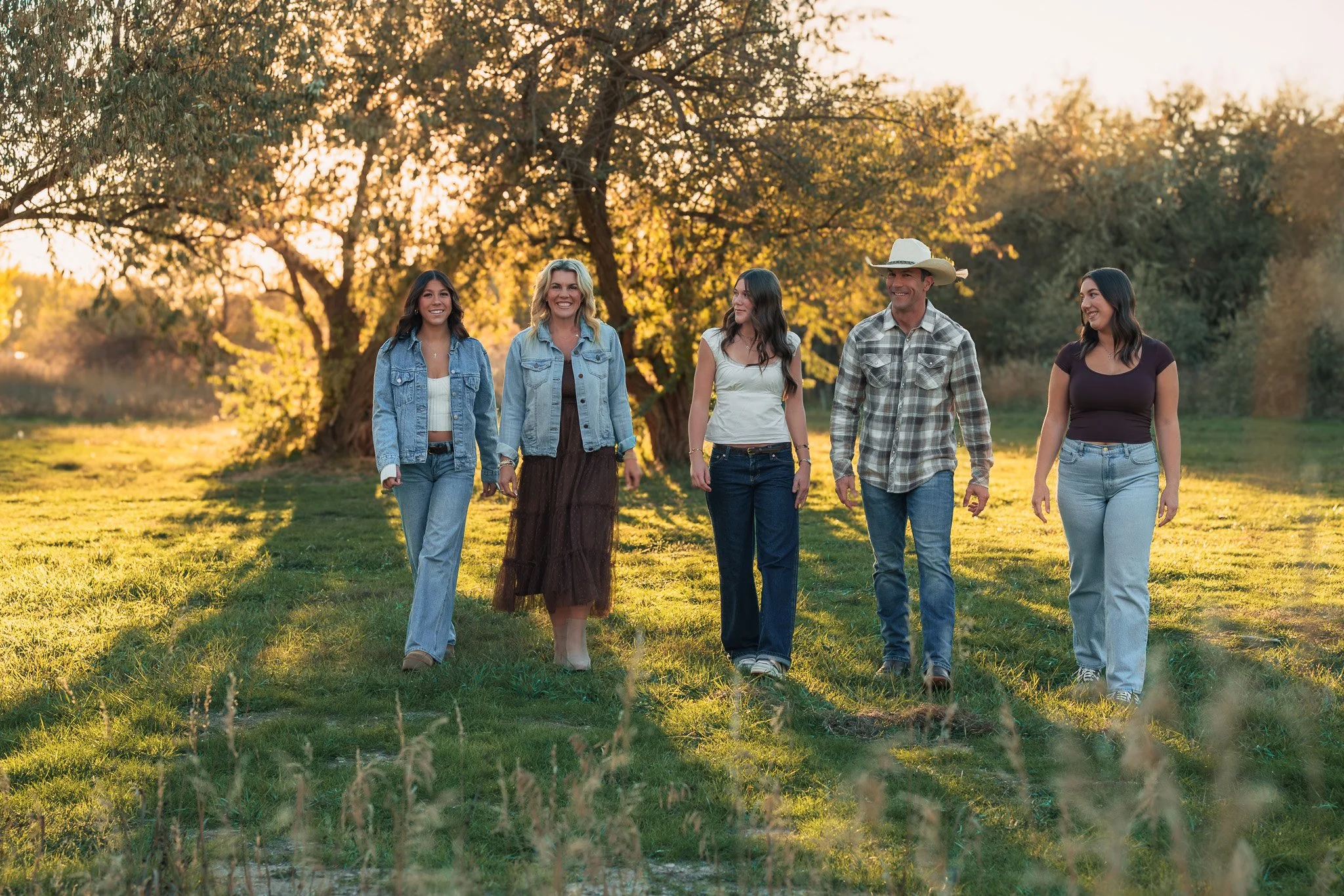 Family photo session with Forever My Media in Eagle, Idaho. Family photographer. Golden hour. 