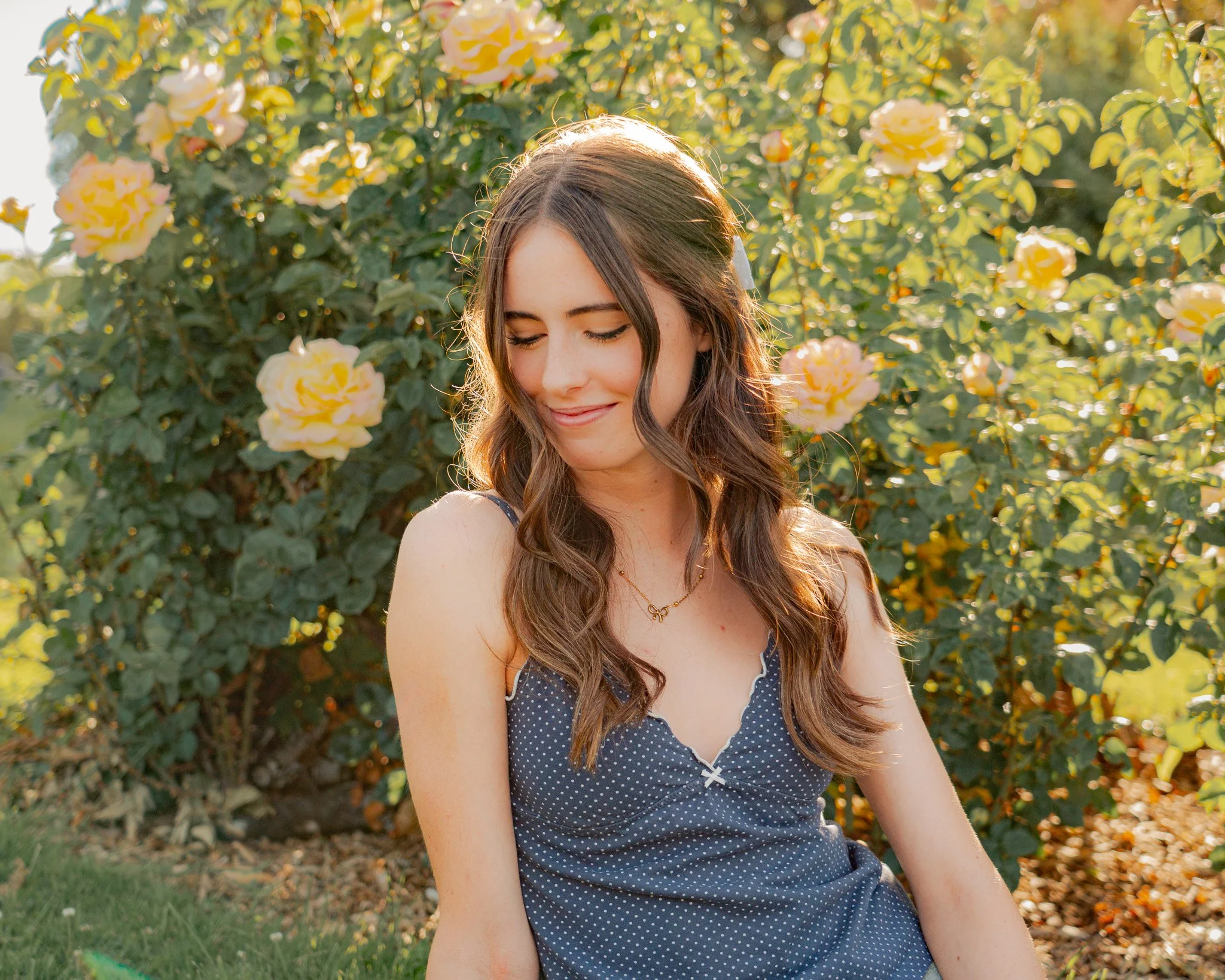 Senior photos in Eagle, Idaho, beautiful woman in blue at the Boise train expo