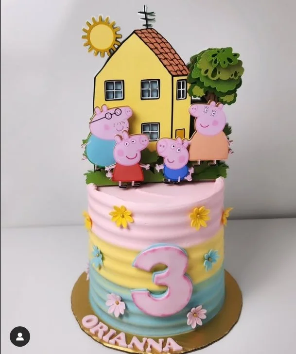 Pastel personalizado de cumpleaños por Valrett Cake.