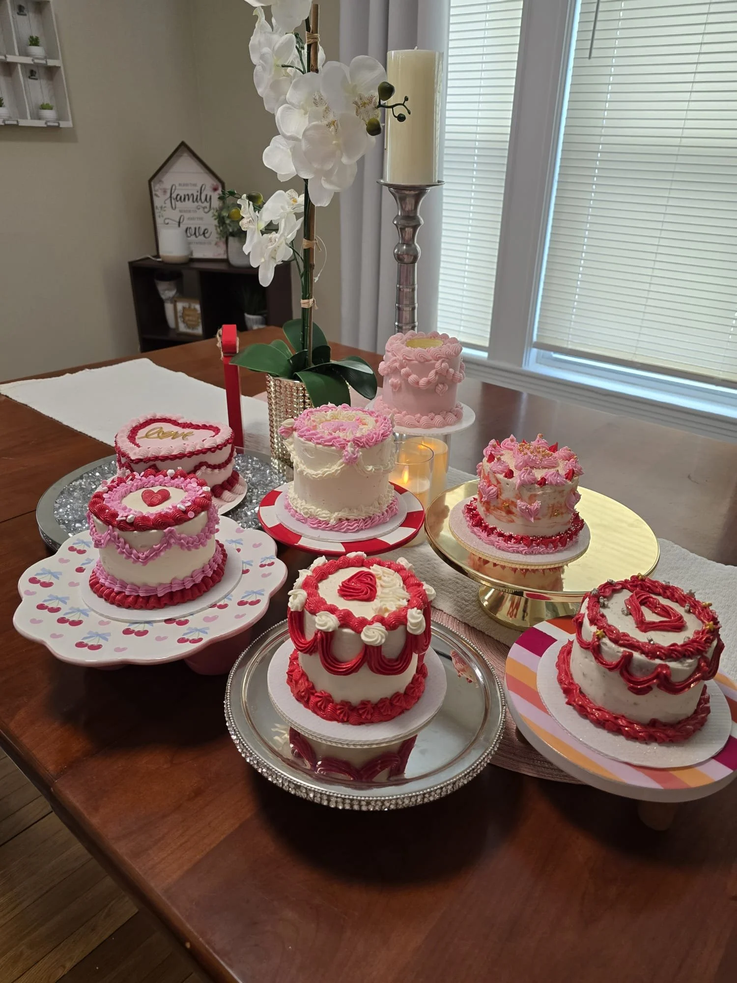 Mini cakes Valrett Cake.