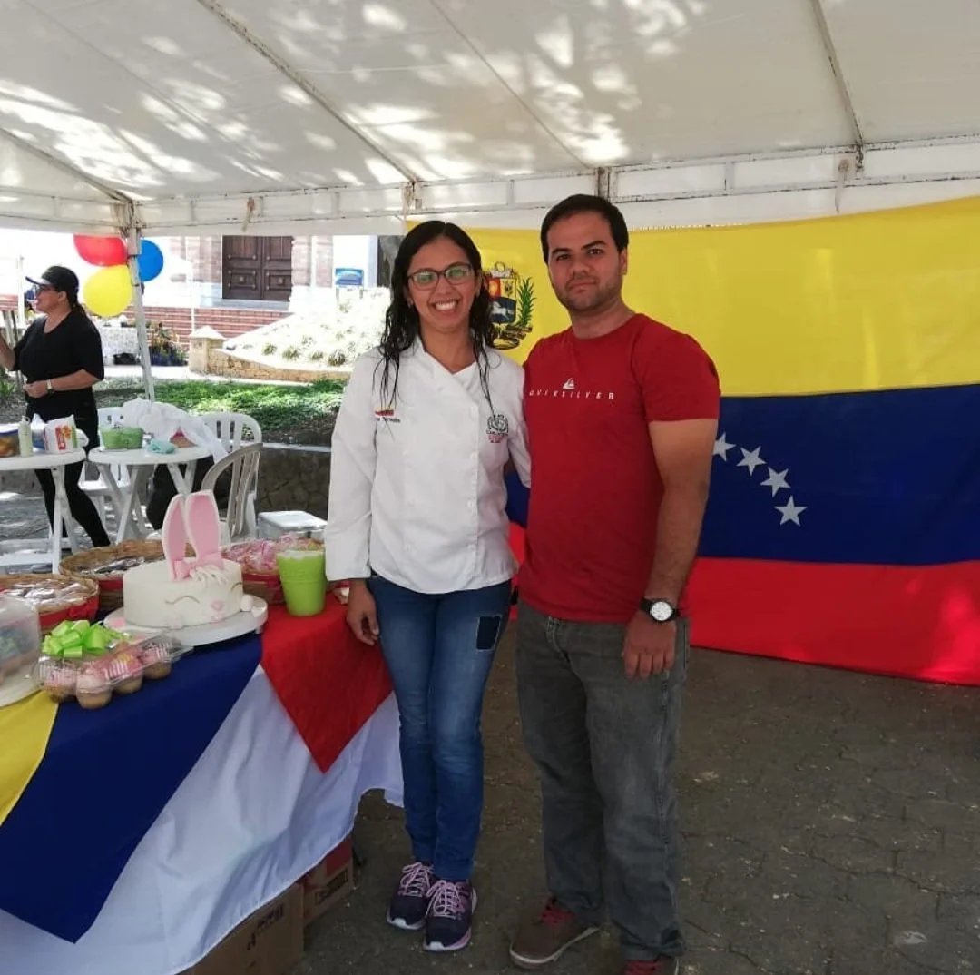 Bianca, propietaria de Valrett Cake con su esposo.