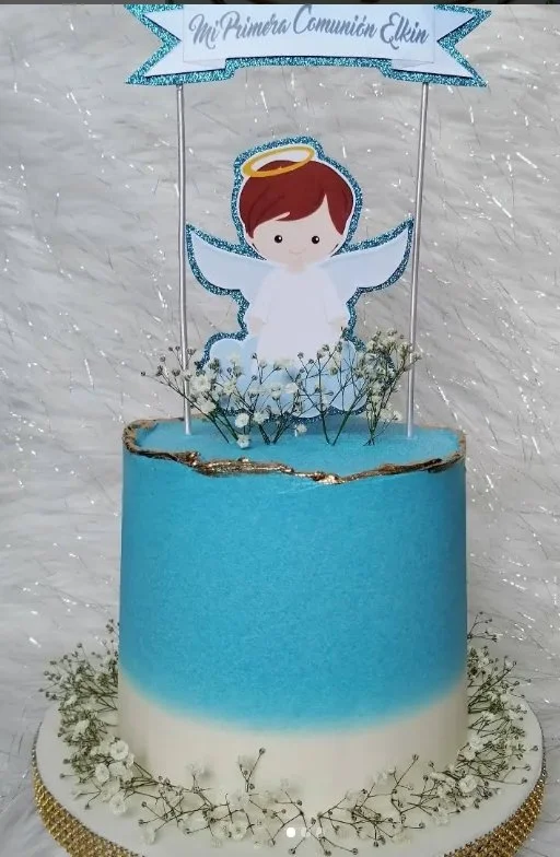 Pastel personalizado por Valrett Cake.
