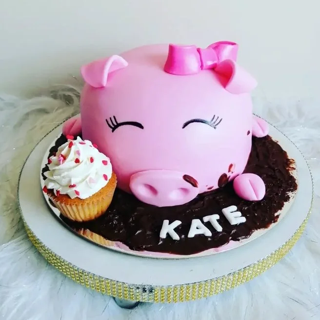 Pastel personalizado por Valrett Cake.
