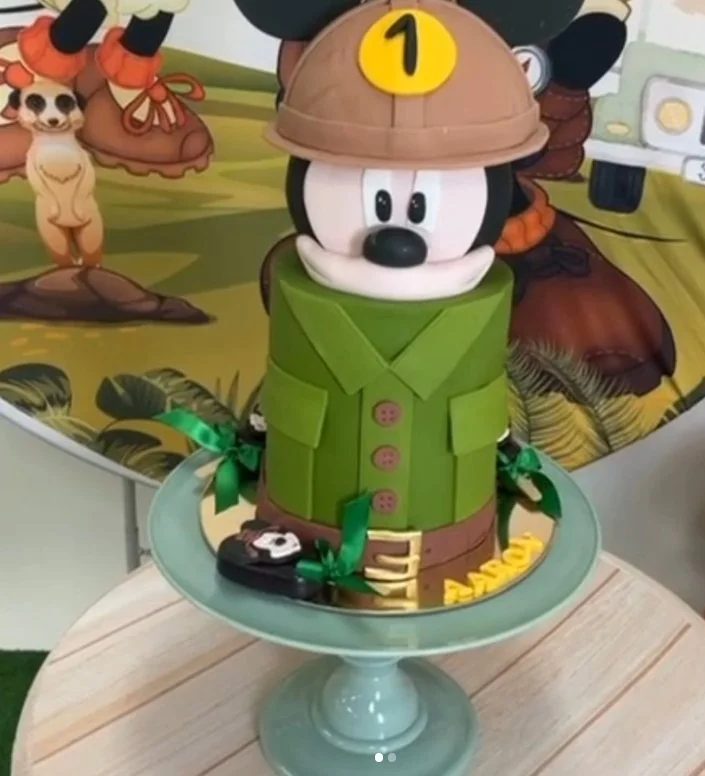 Pastel personalizado de Mickey Mouse por Valrett Cake.