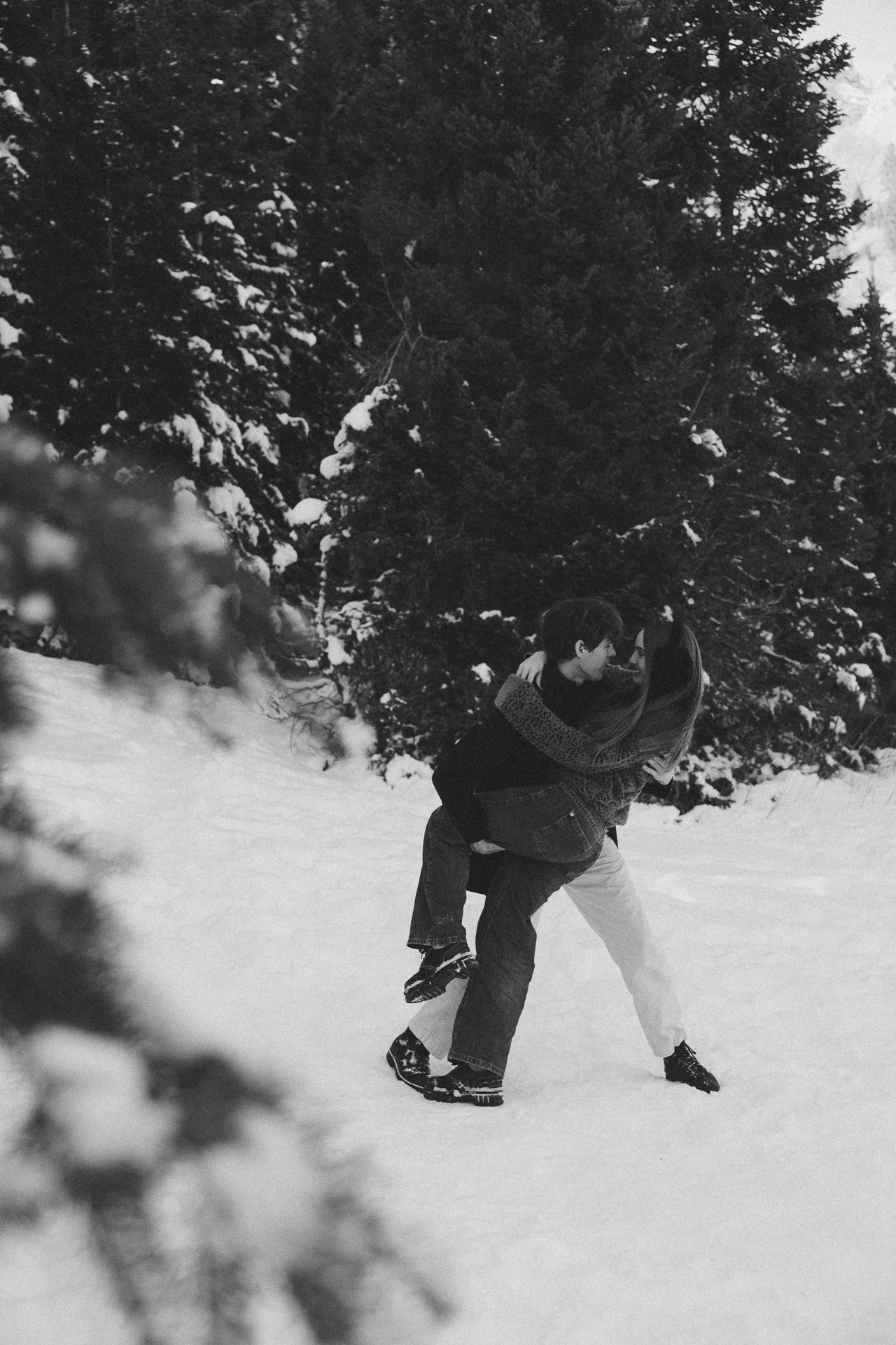 jordan-pines-couples-photos-winter_Jessica_Simons_Photography-20.jpg