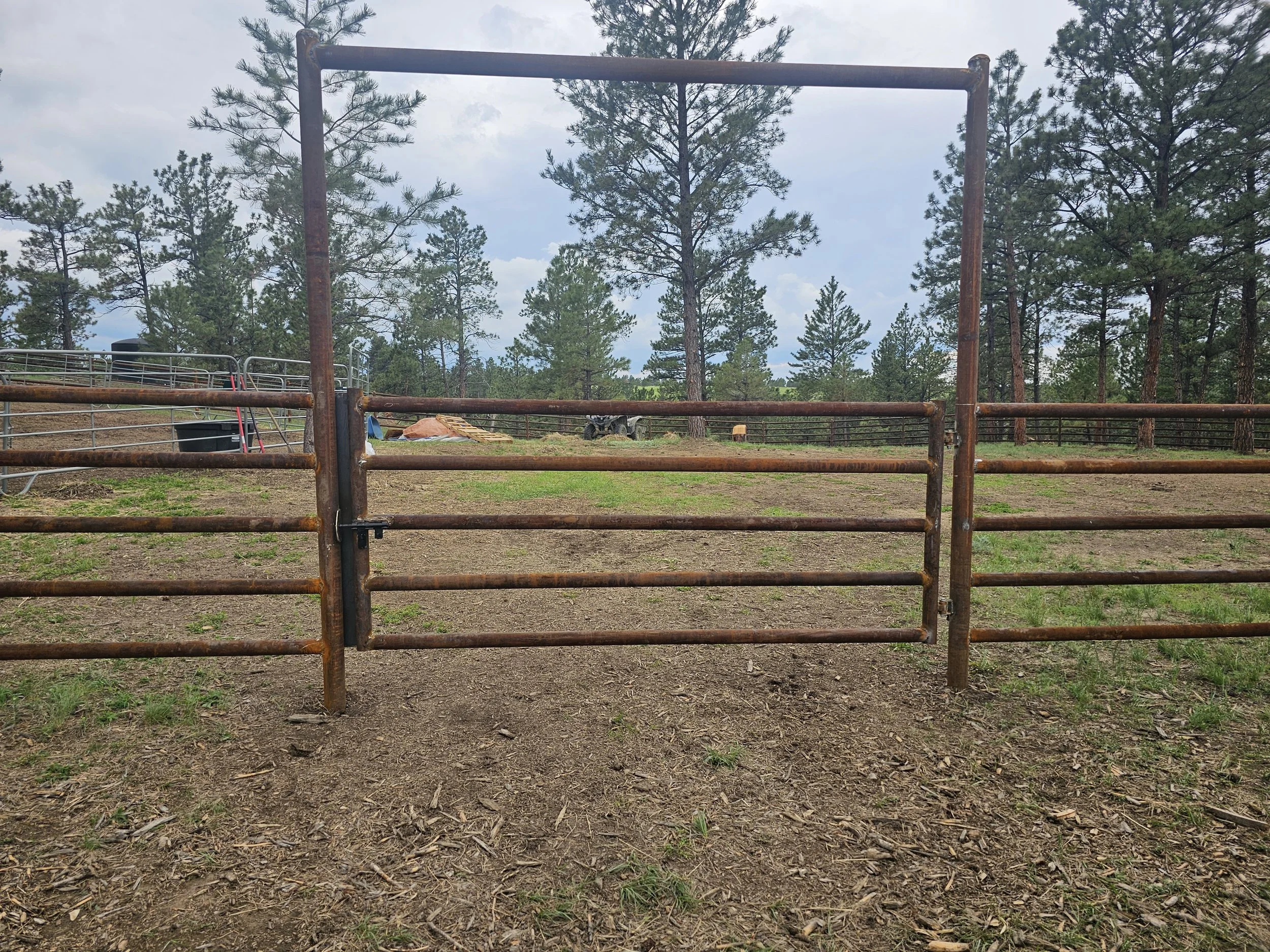 Custom gate with arbor