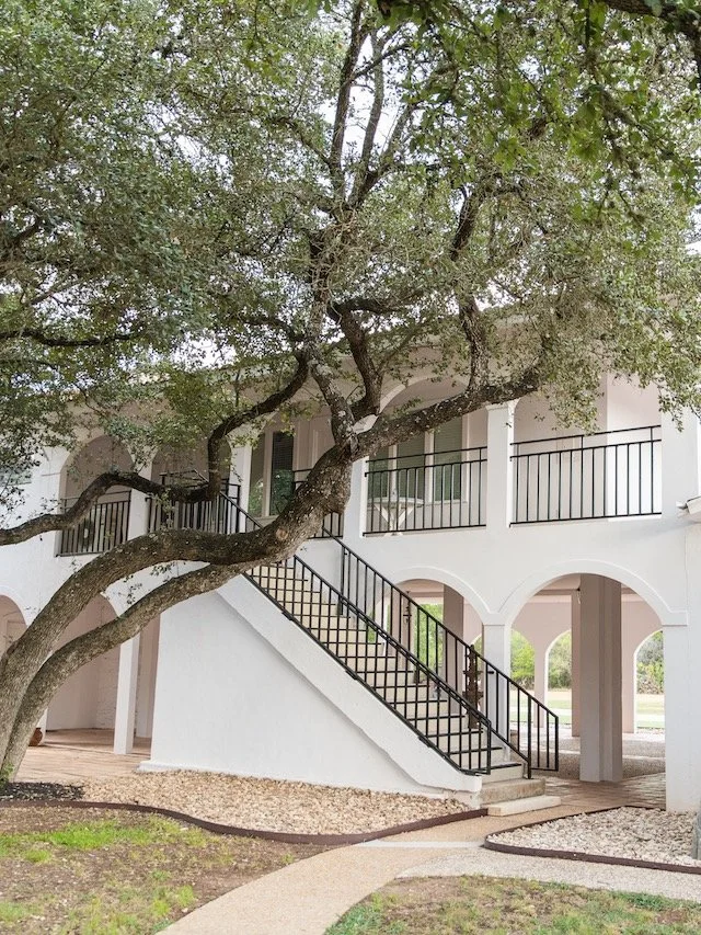 ✨ Luxuriate in the quiet luxury of La Dolce Vita Estates. 
Your perfect getaway in New Braunfels&hellip; where every detail is crafted for comfort, connection, and memorable moments. 

📲 Book your next stay and write your own chapter of timeless sty