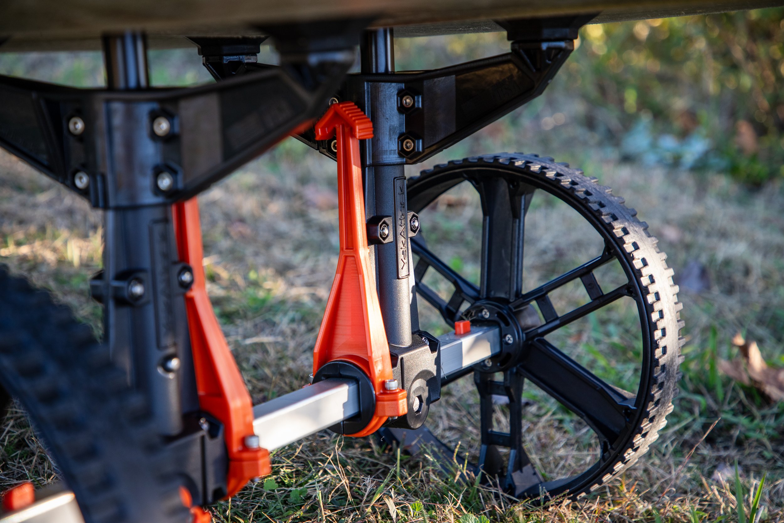 Close up of the omnidirectional kick stand