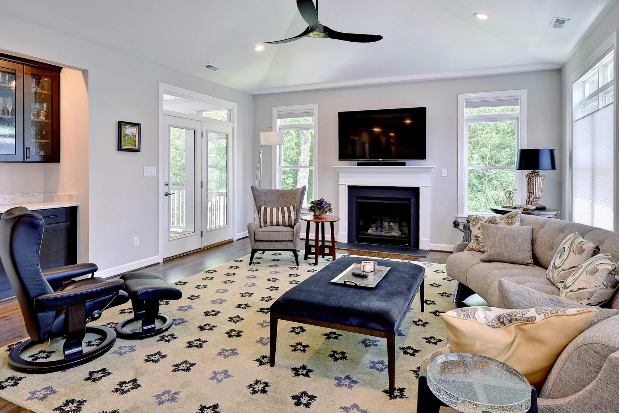 6011 Settlers Market