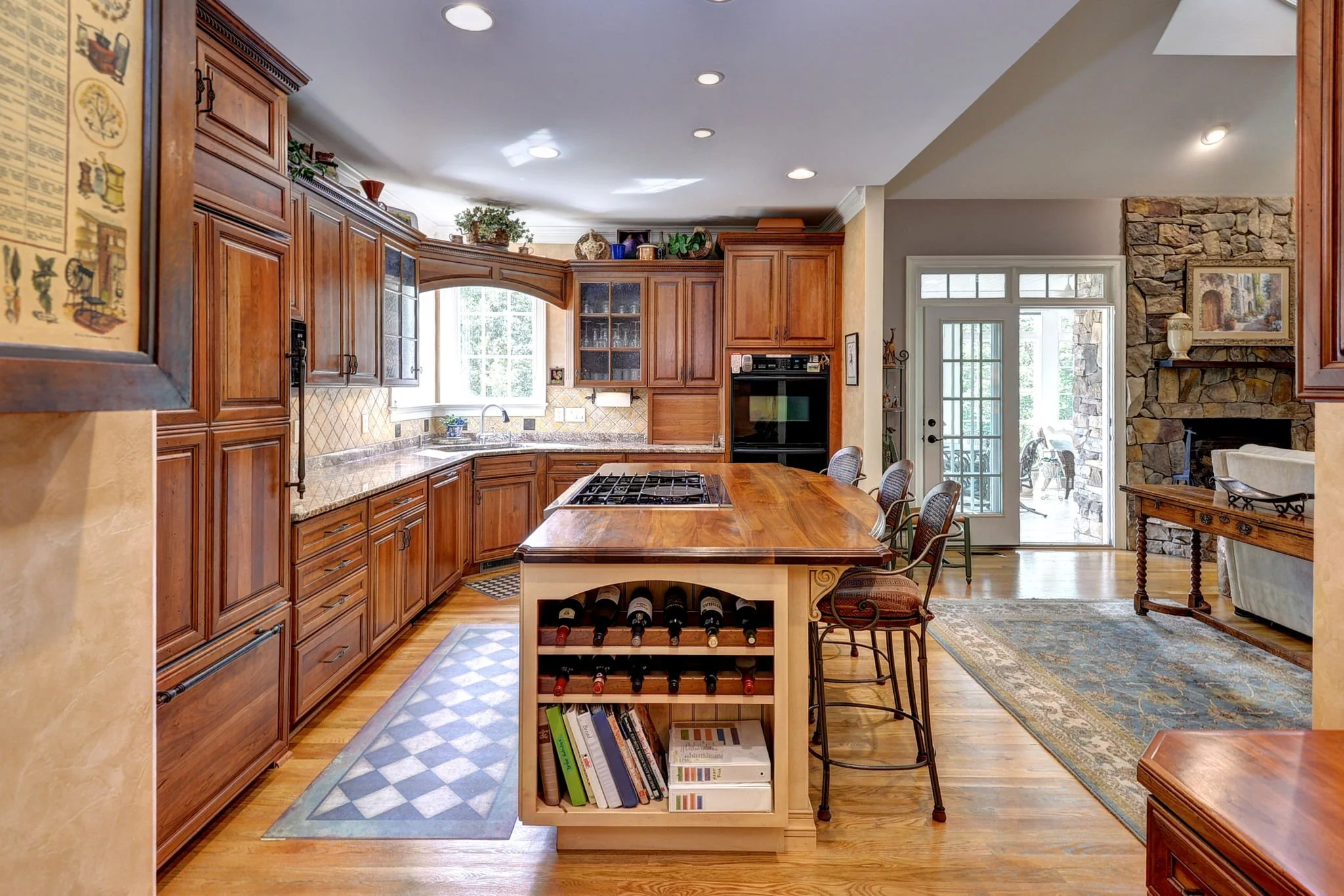 3315 Sawyer