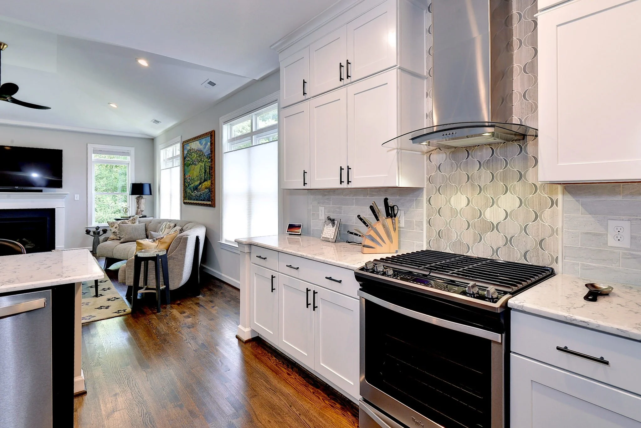 6011 Settlers Market