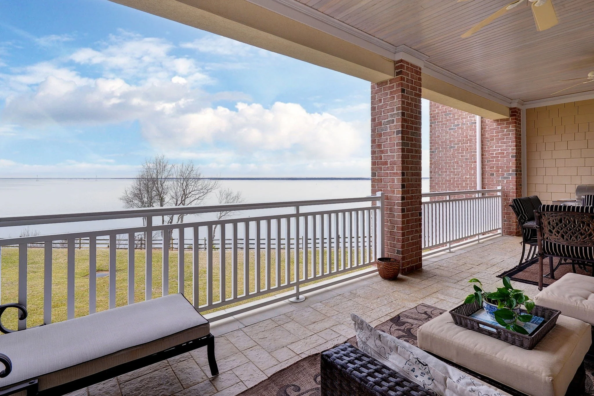 504 River Bluffs