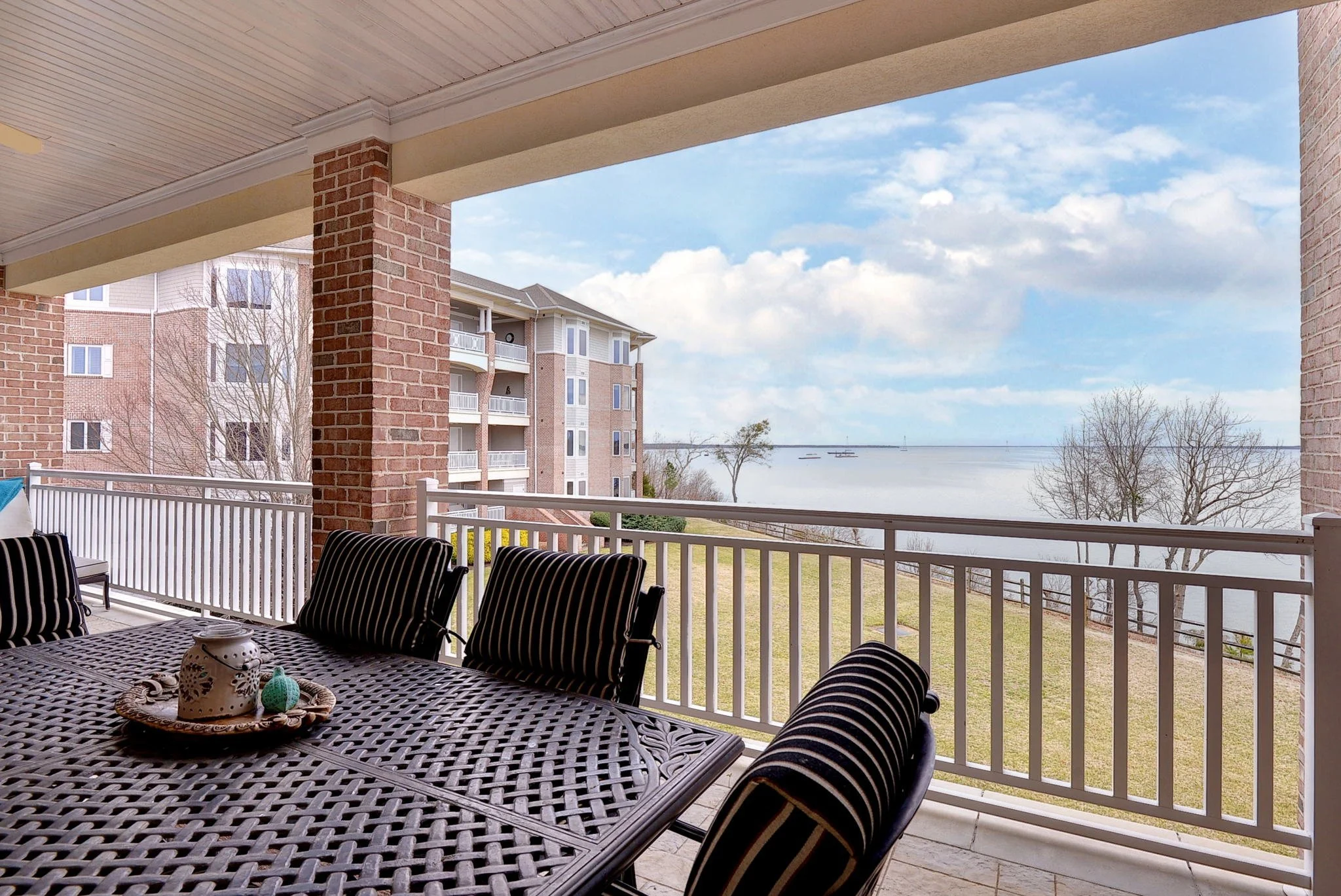 504 River Bluffs