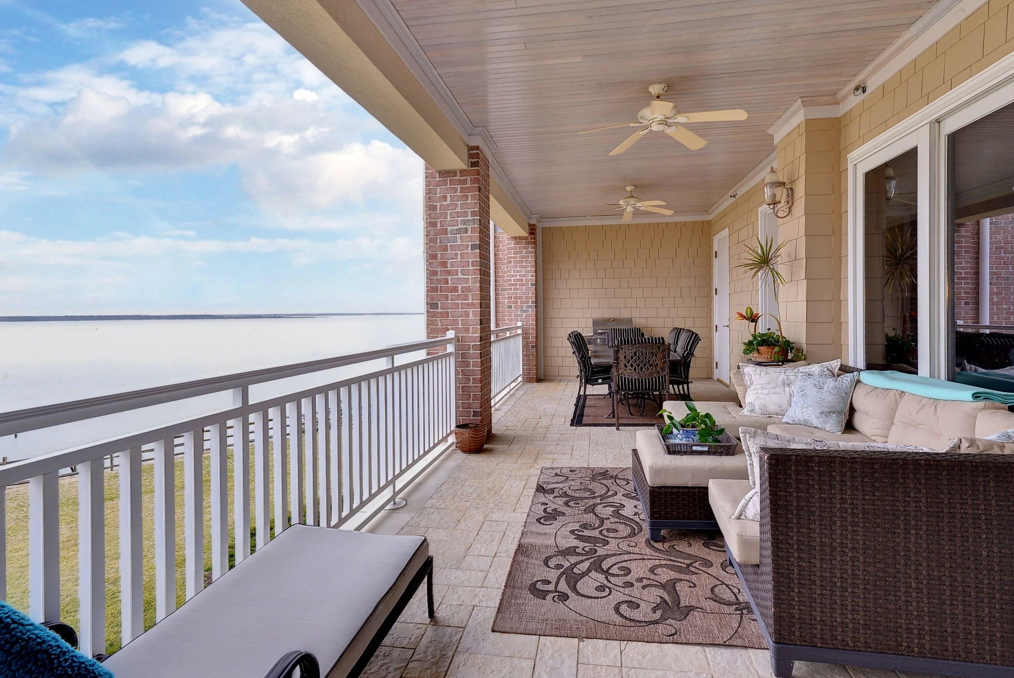 504 River Bluffs