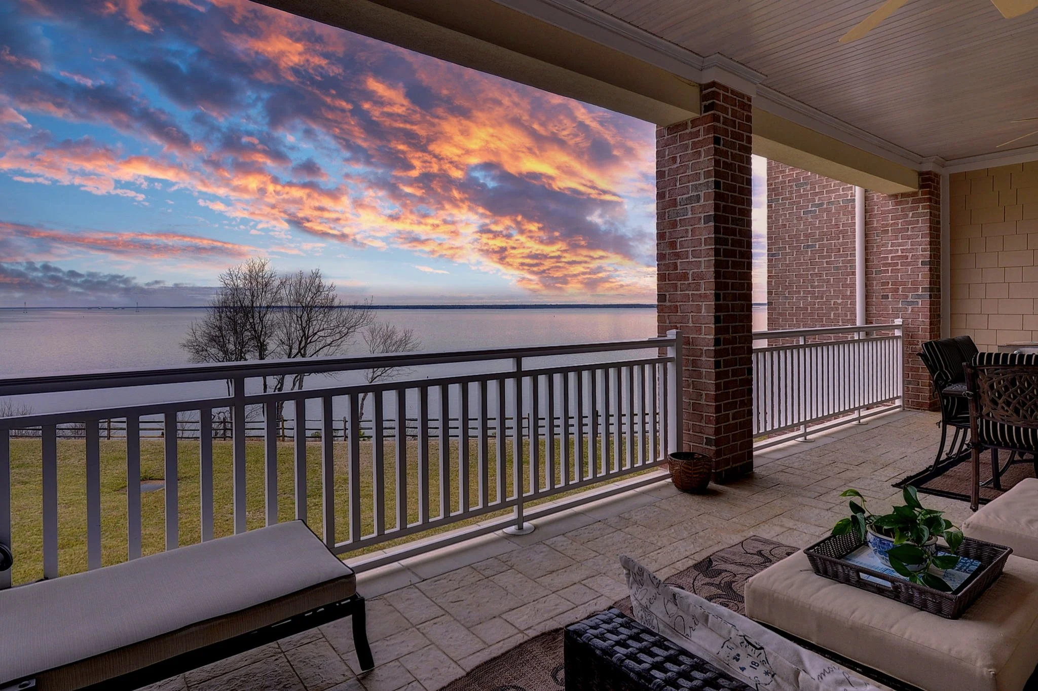 504 River Bluffs
