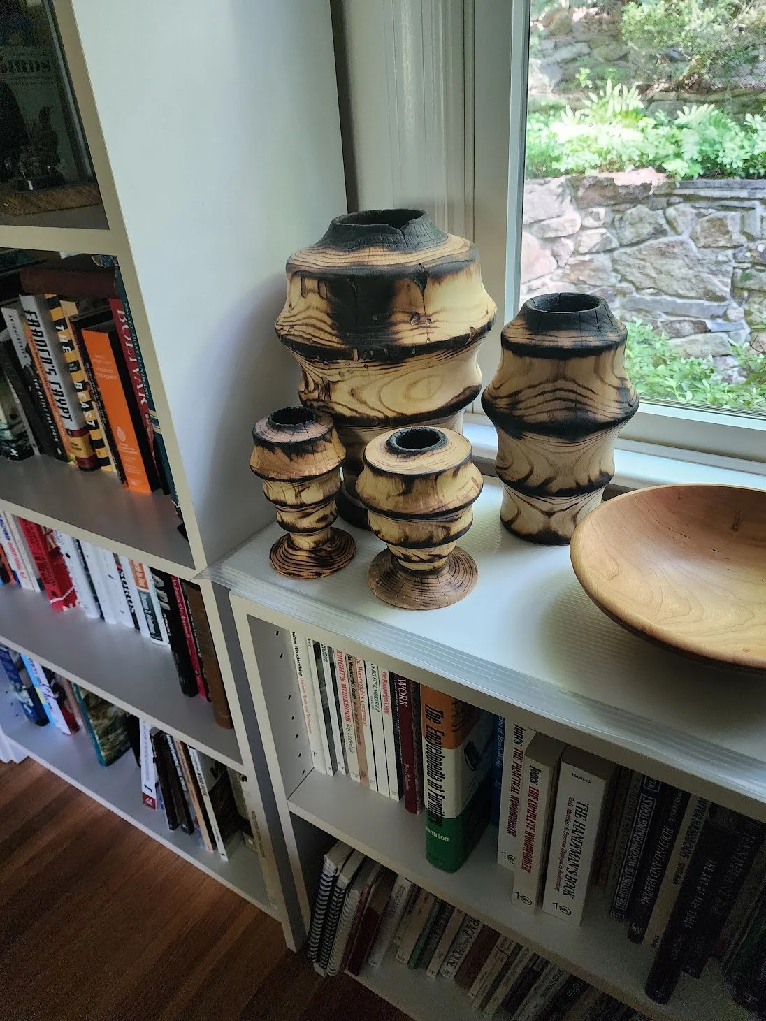Vases, Hoyer in library.jpg