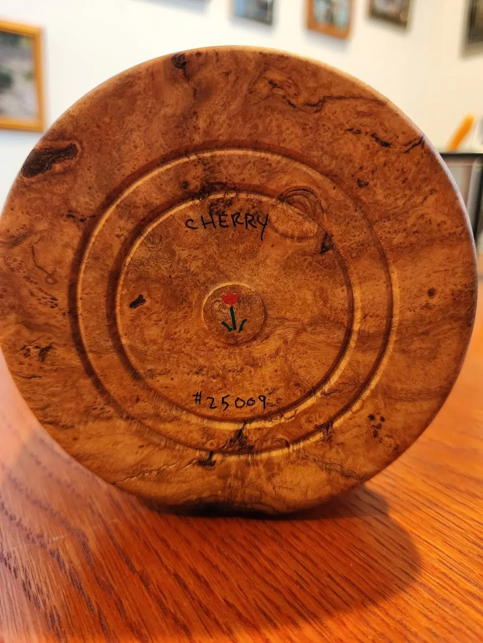 25009 Vase burl with insert - bottom.jpg