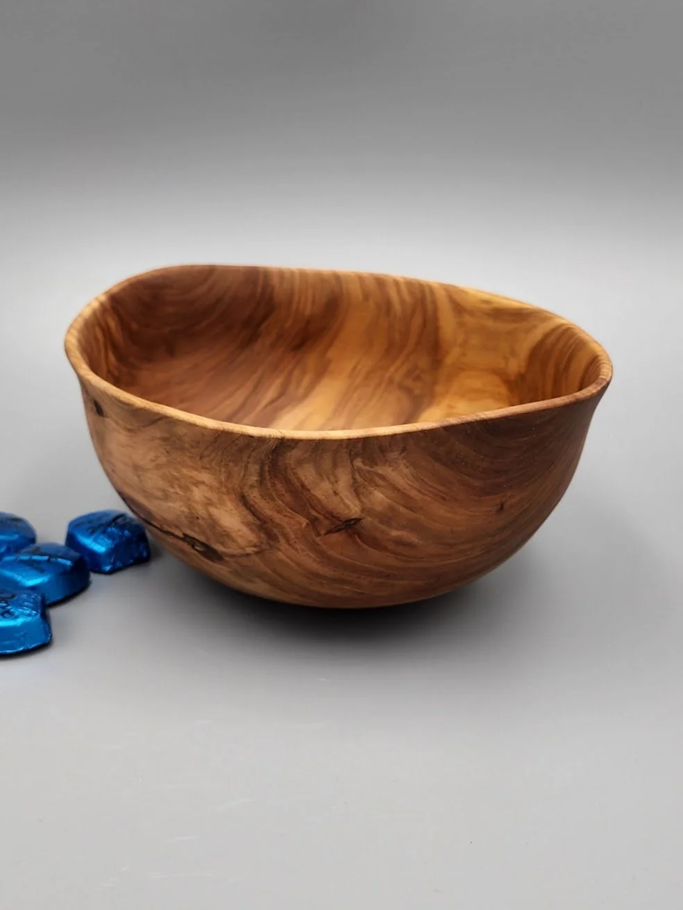 Apple bowl with tripod feet - side.jpg