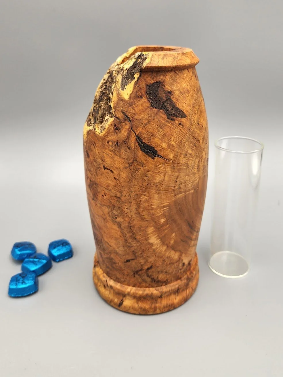 25009 Vase burl with insert - right.jpg
