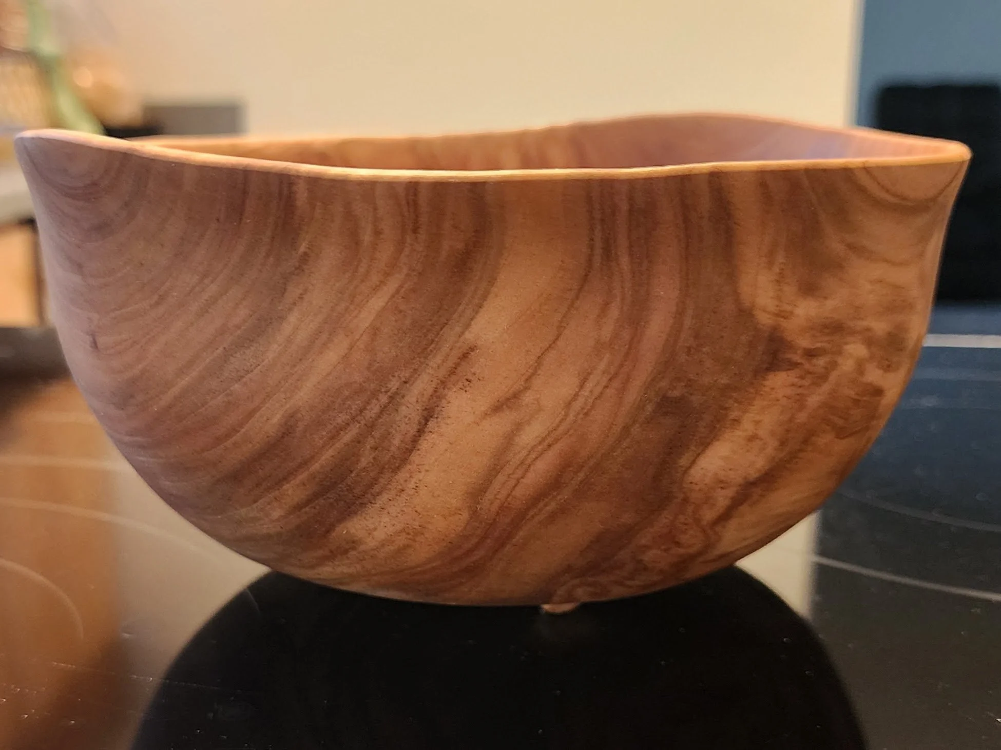 26011 - Apple bowl with tripod feet - profile.jpg