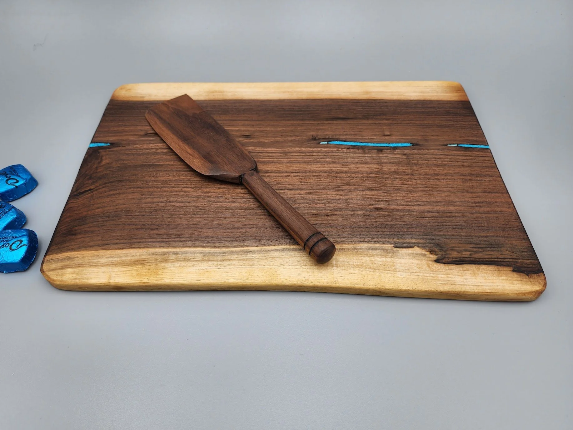 20015 Cheese Board with knife - front edge.jpg