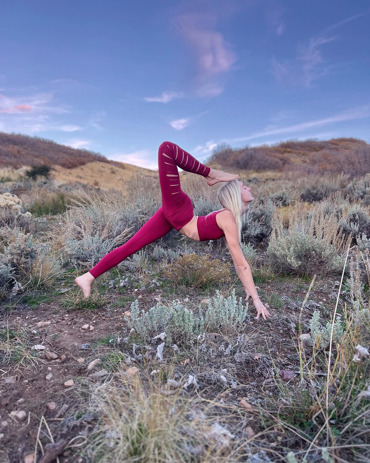 One year ago in the Cherry Laser Hot Pant from @teekiboutique 🍒 I never liked red until I saw this deep, rich color. 

Use my code BETSY20 while you shop ✨

#yogapose #yogapractice #yogalove