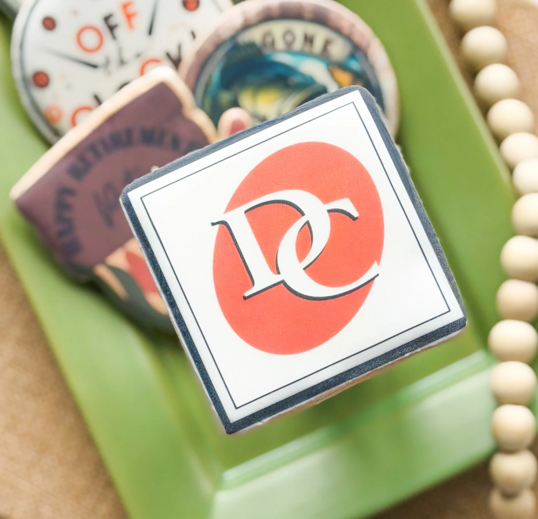 Close-up of a logo cookie with D and C placed on a green tray.
