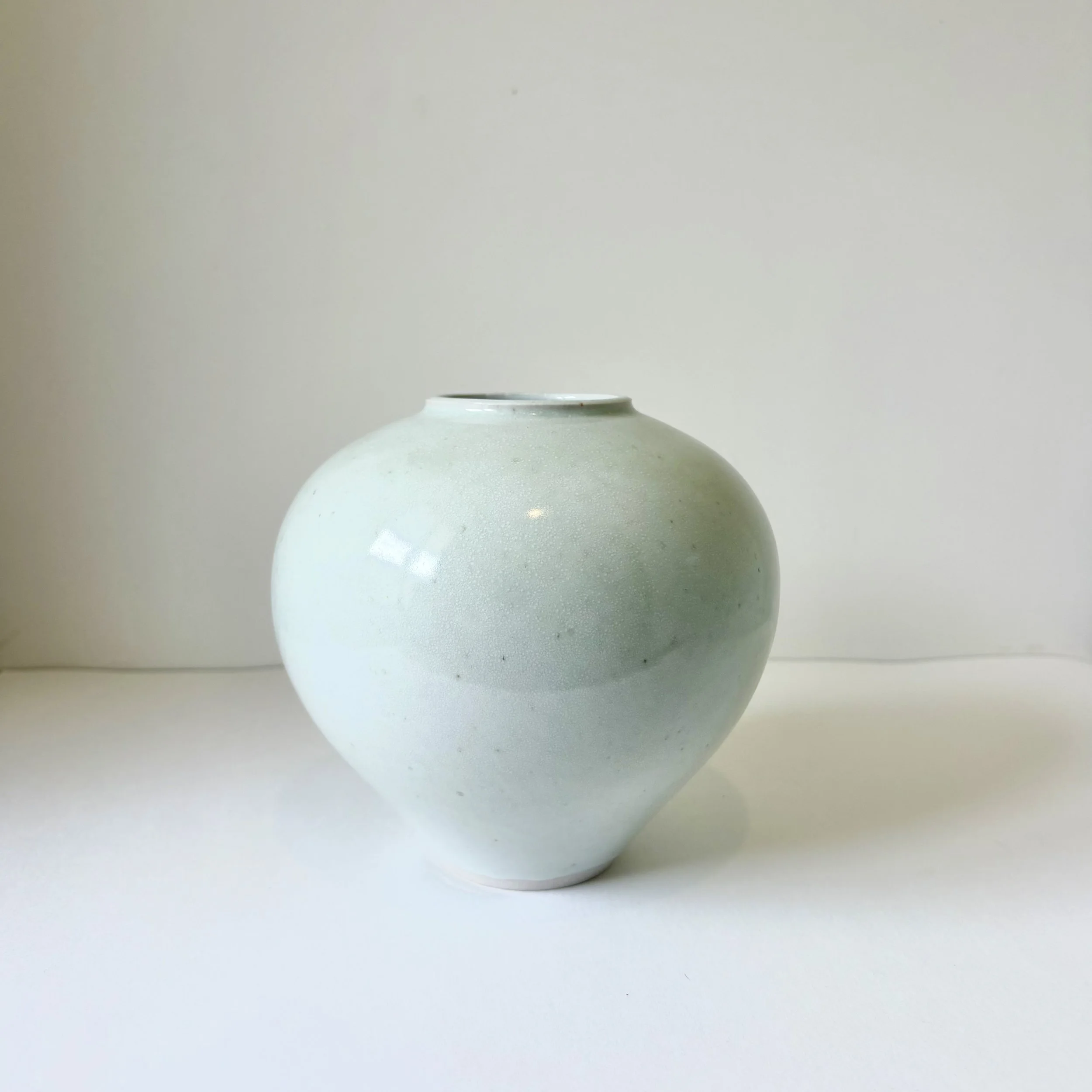 Inverted teardrop vase