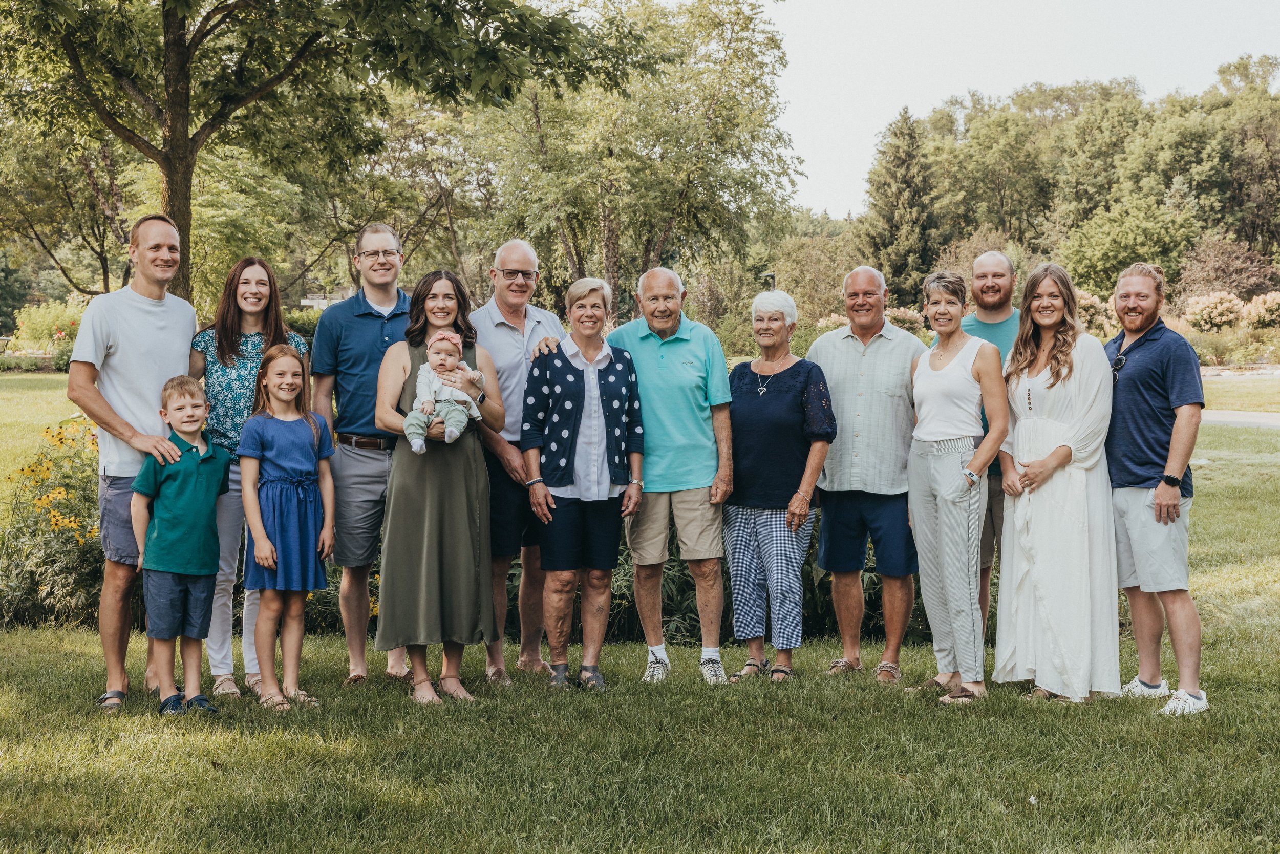 Extended family all together during a lifestyle photography session in Minneapolis