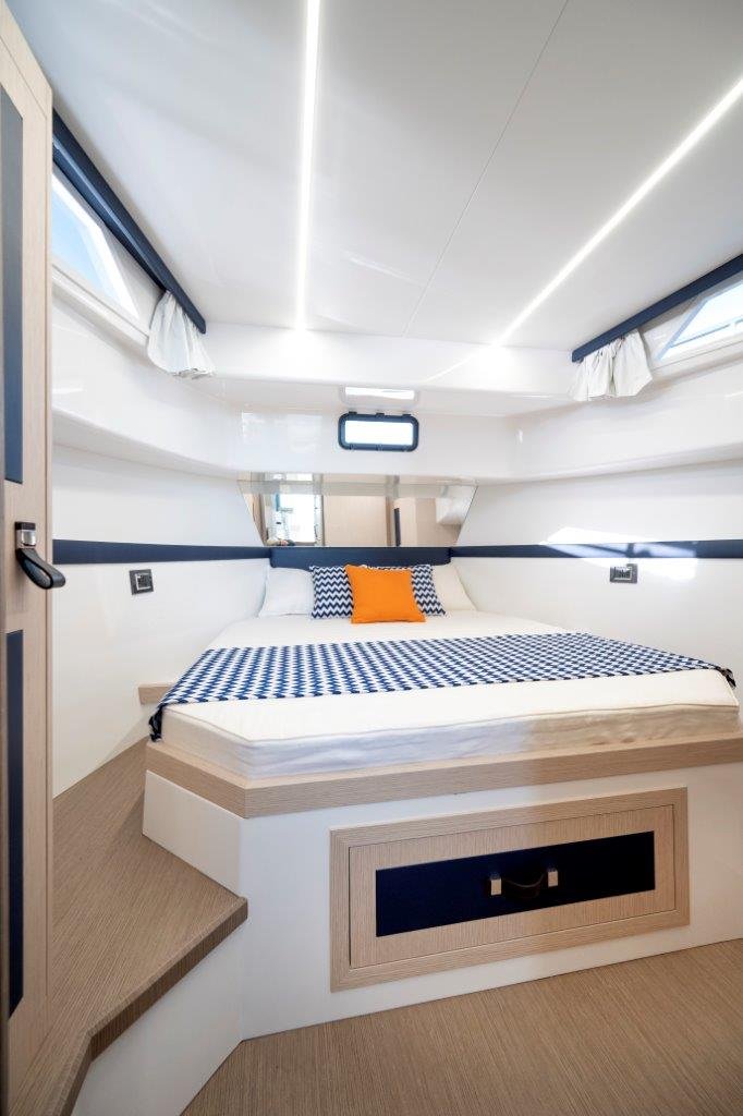 Apreamare - Gozzo 38 Cabin Int (3).jpg