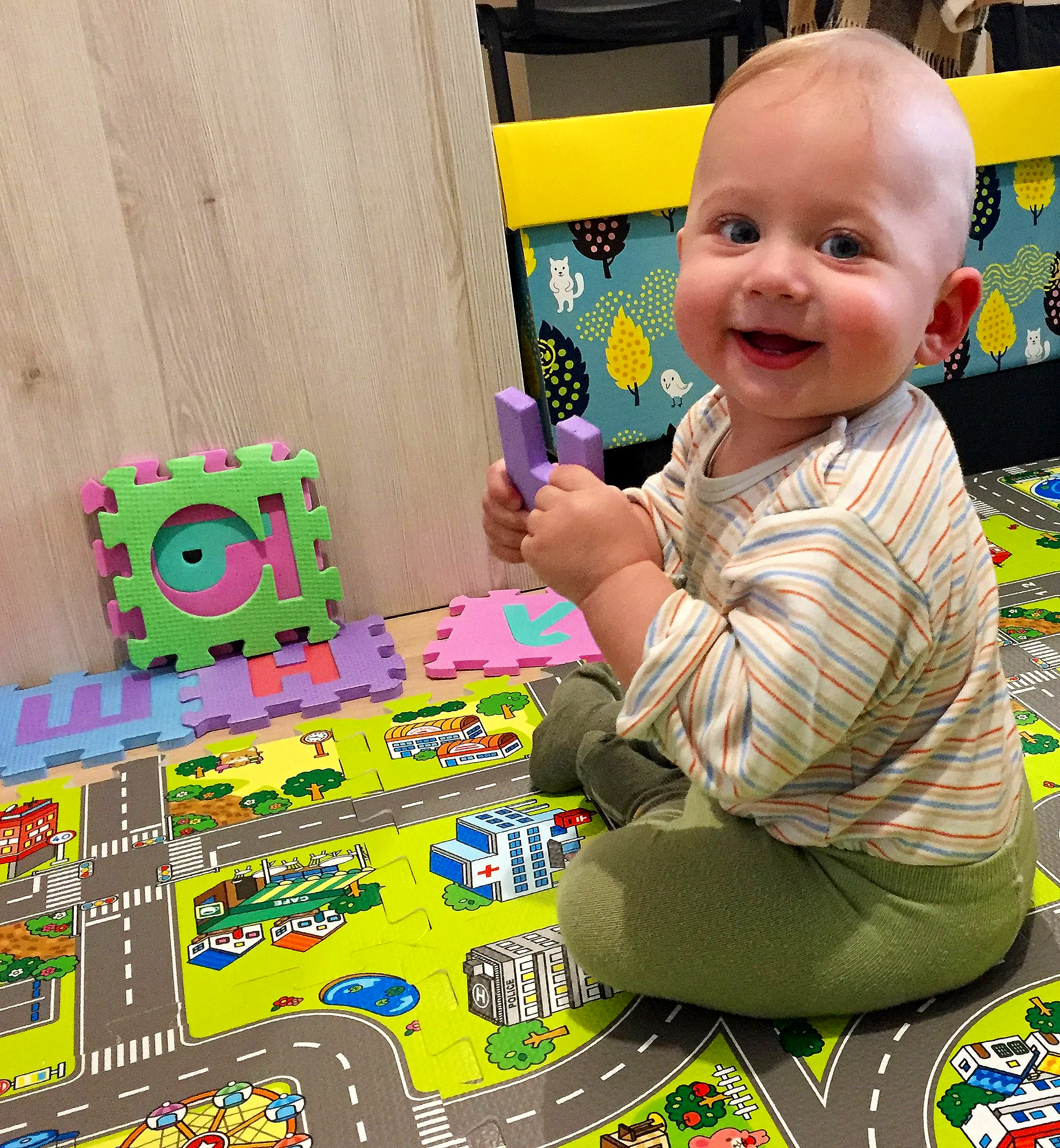 vecteezy_beautiful-baby-boy-with-child-face-posing-photographer_5374051.png