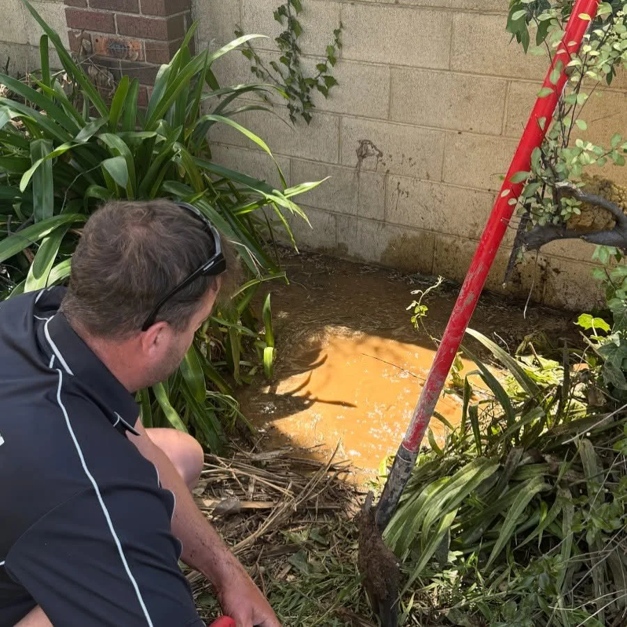 First day back on the tools after the festive season and it was a doozy. Water meter tap was broken and had to fix the burst live. 💧