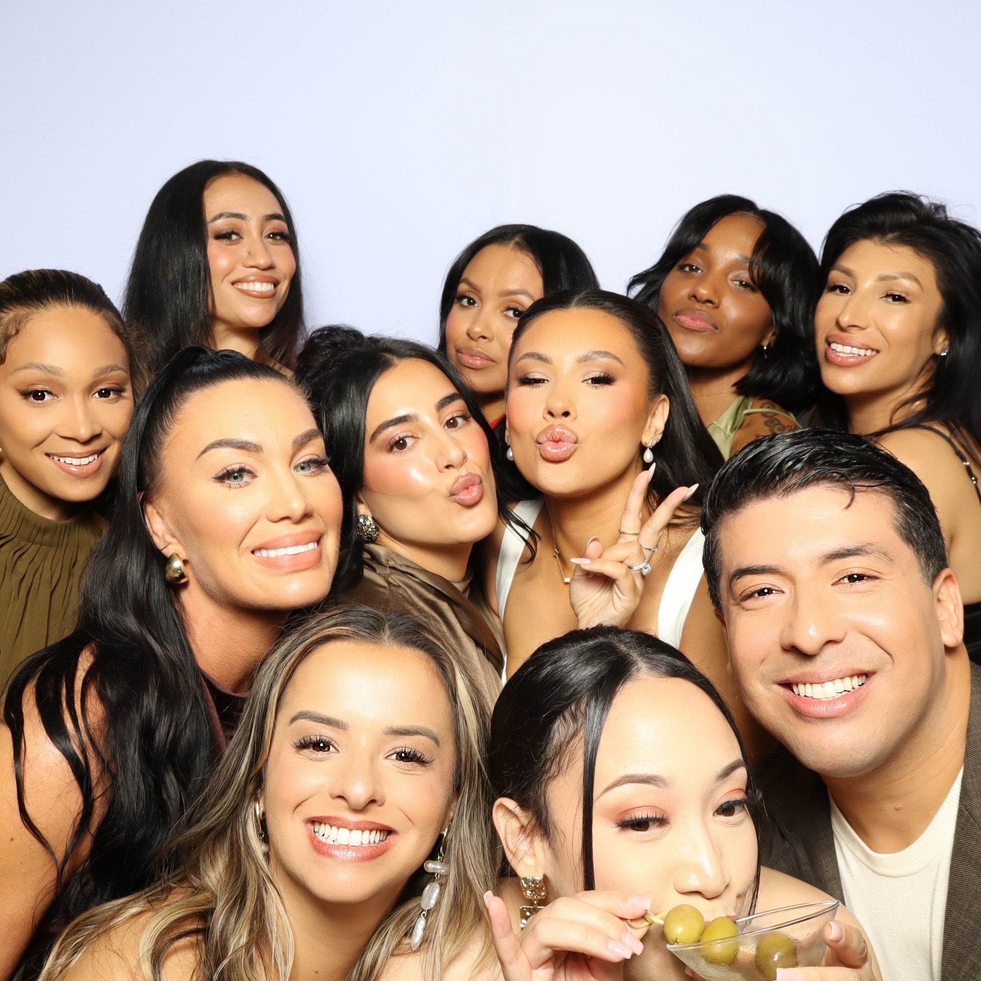 monserate-winery-group-of-friends-photo-booth-fallbrook-temecula-san-diego.jpeg