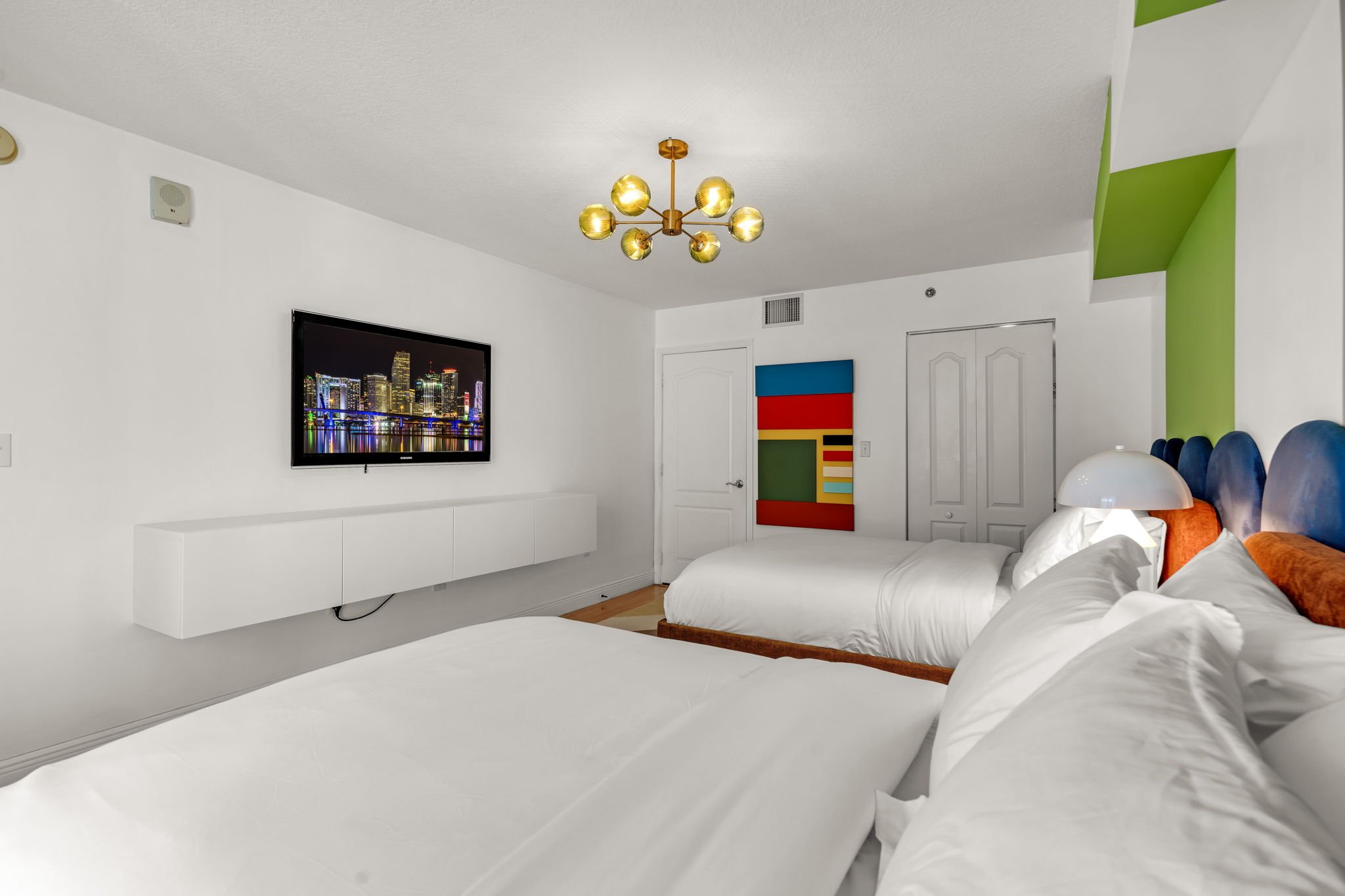 19-web-or-mls-1200BrickellBayDr2409-18.jpg